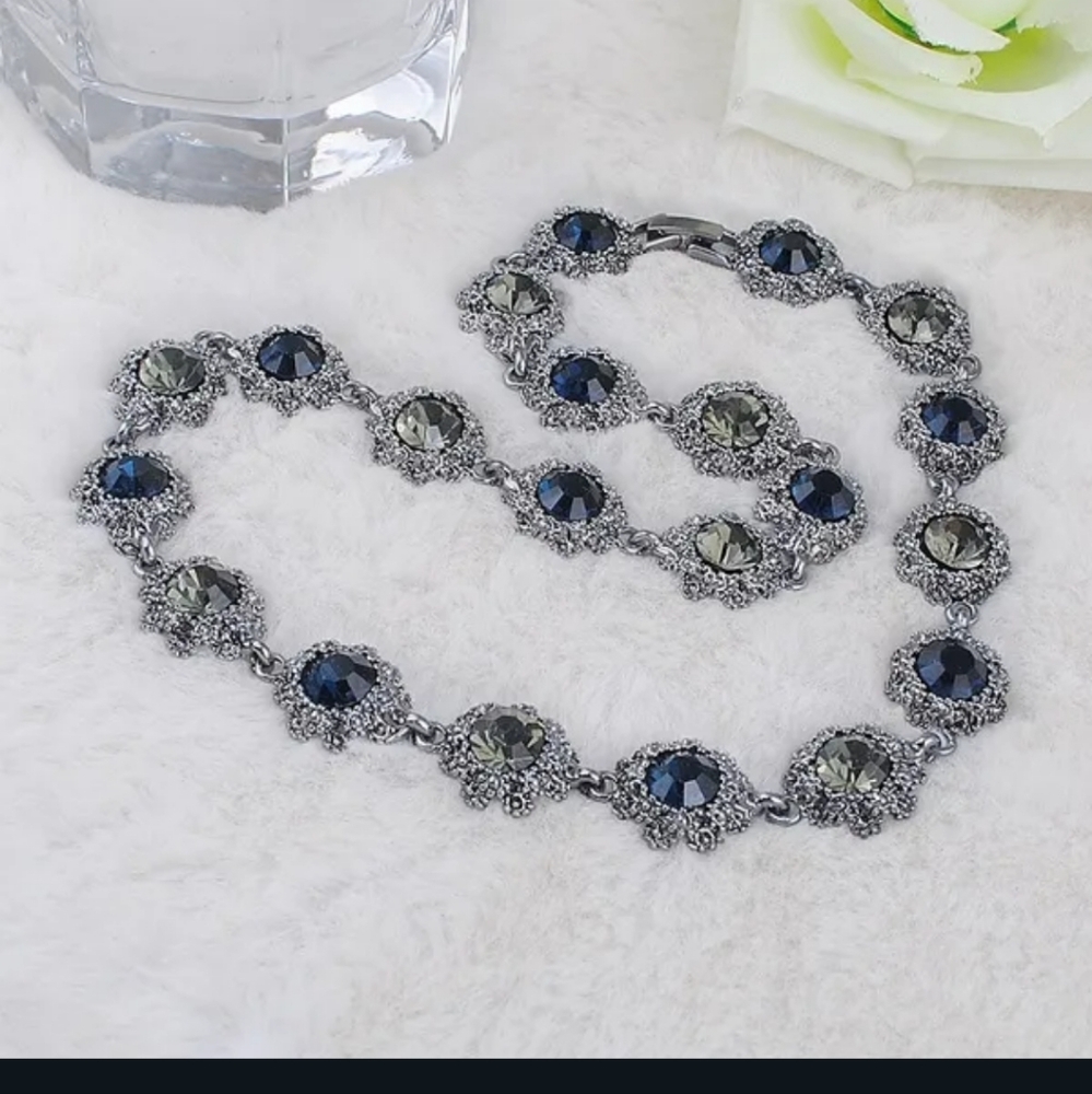 NWT Gorgeous Elegant Blue and Silver Stones Antique Look Markasites Necklace!!